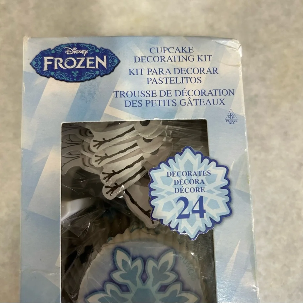 Wilton Disney Frozen CupCake Toppers & baking cups